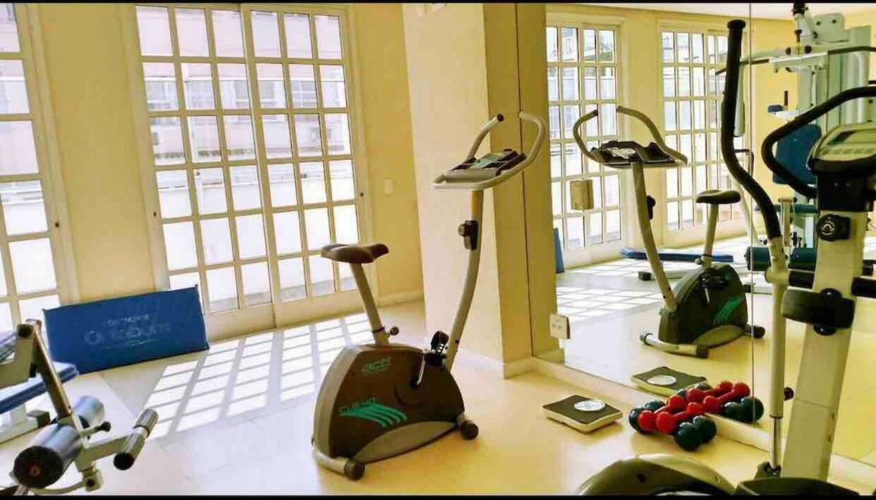 Residencial com serviços 45 metros decorado com sala, suíte e cozinha na quadra da praia de Copacabana Rio de Janeiro Exterior foto