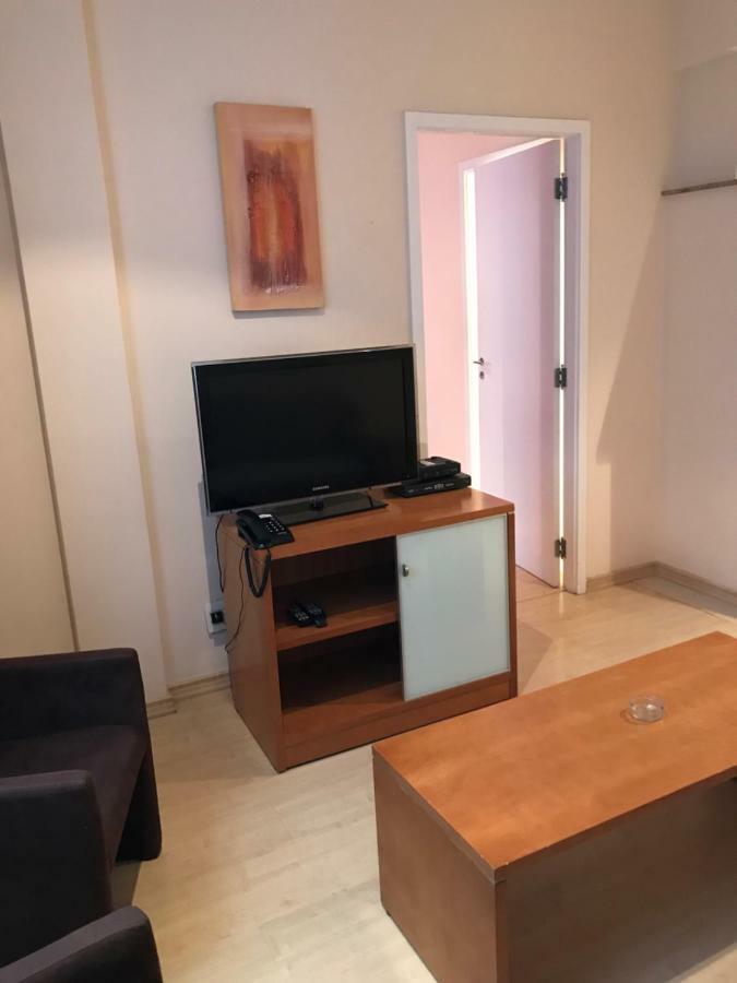 Residencial com serviços 45 metros decorado com sala, suíte e cozinha na quadra da praia de Copacabana Rio de Janeiro Exterior foto