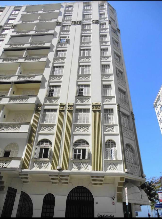 Residencial com serviços 45 metros decorado com sala, suíte e cozinha na quadra da praia de Copacabana Rio de Janeiro Exterior foto